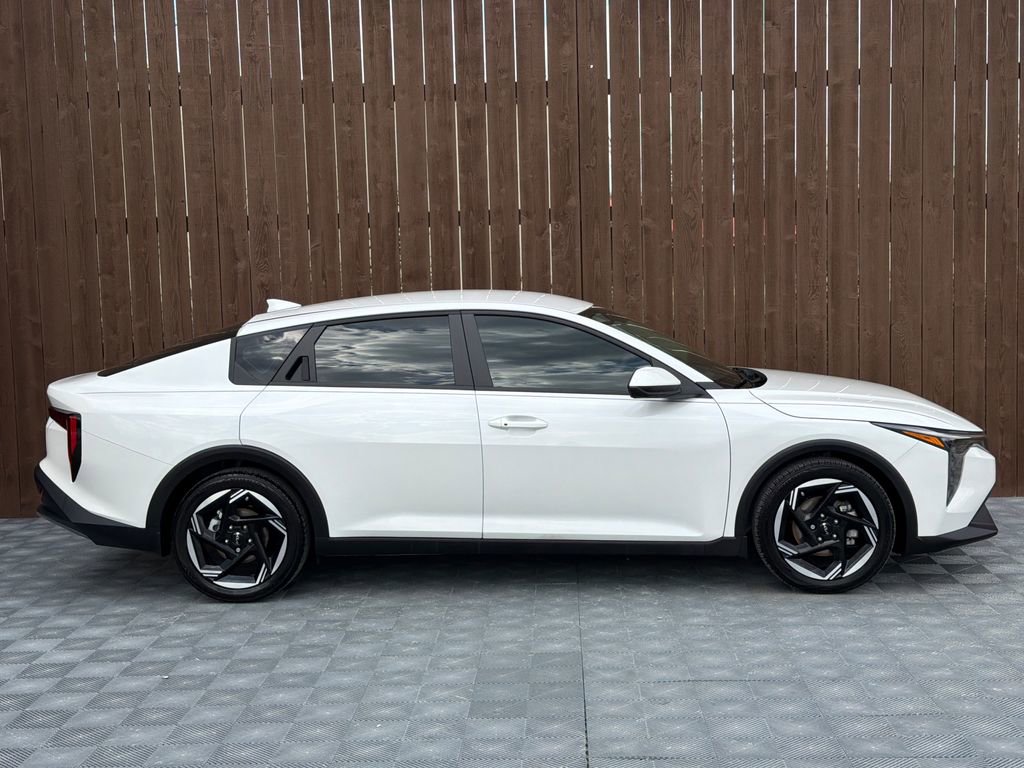 Used 2025 Kia K4 EX image 11