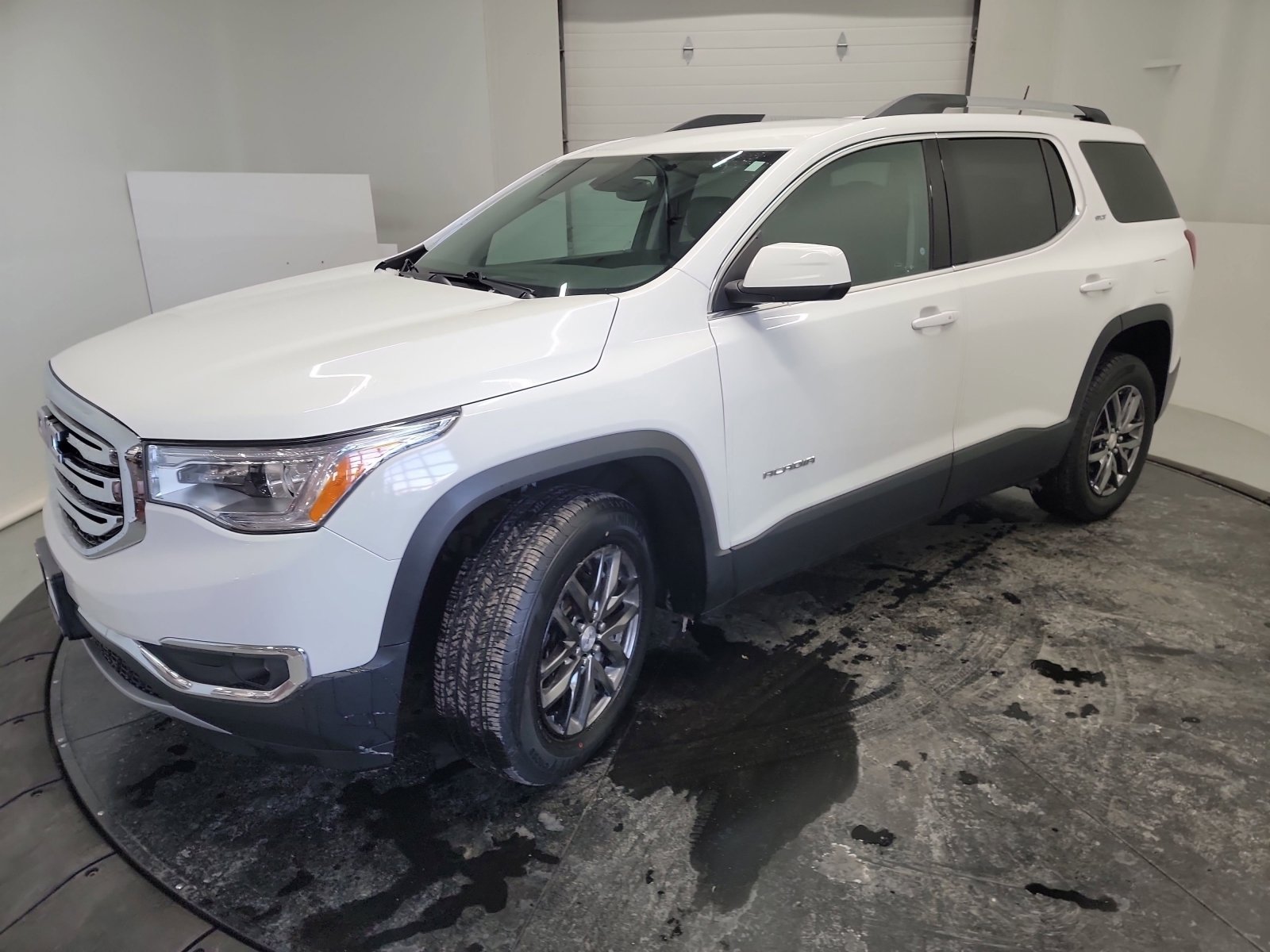 Used 2018 GMC Acadia SLT image 3