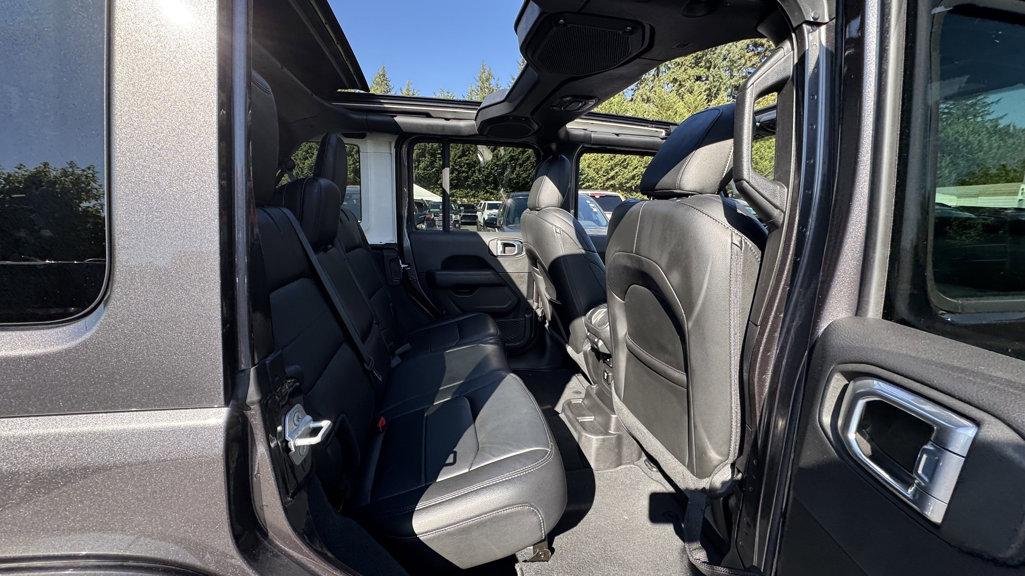 Used 2022 Jeep Wrangler Unlimited Sahara image 11