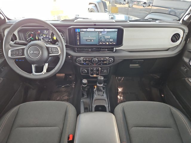 Used 2025 Jeep Wrangler Sahara image 18