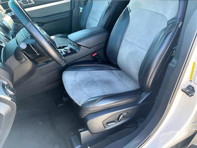 Used 2017 Ford Explorer XLT w/ Equipment Group 202A AWD/4WD image 24