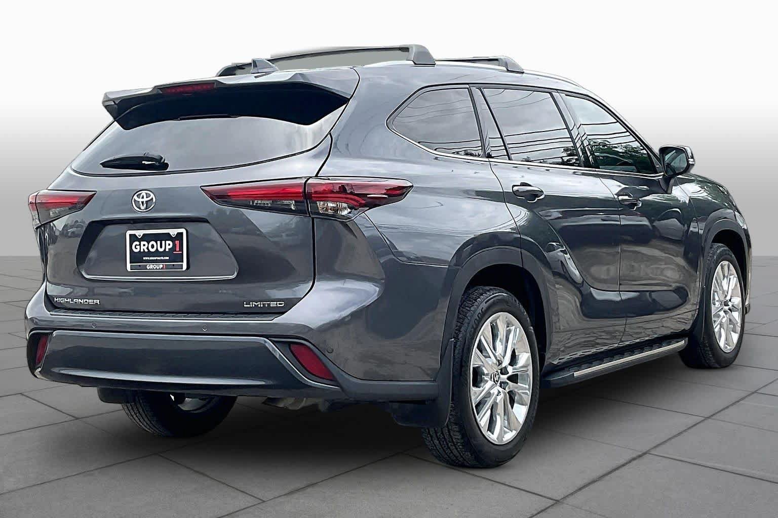 Used 2025 Toyota Highlander Limited FWD image 13