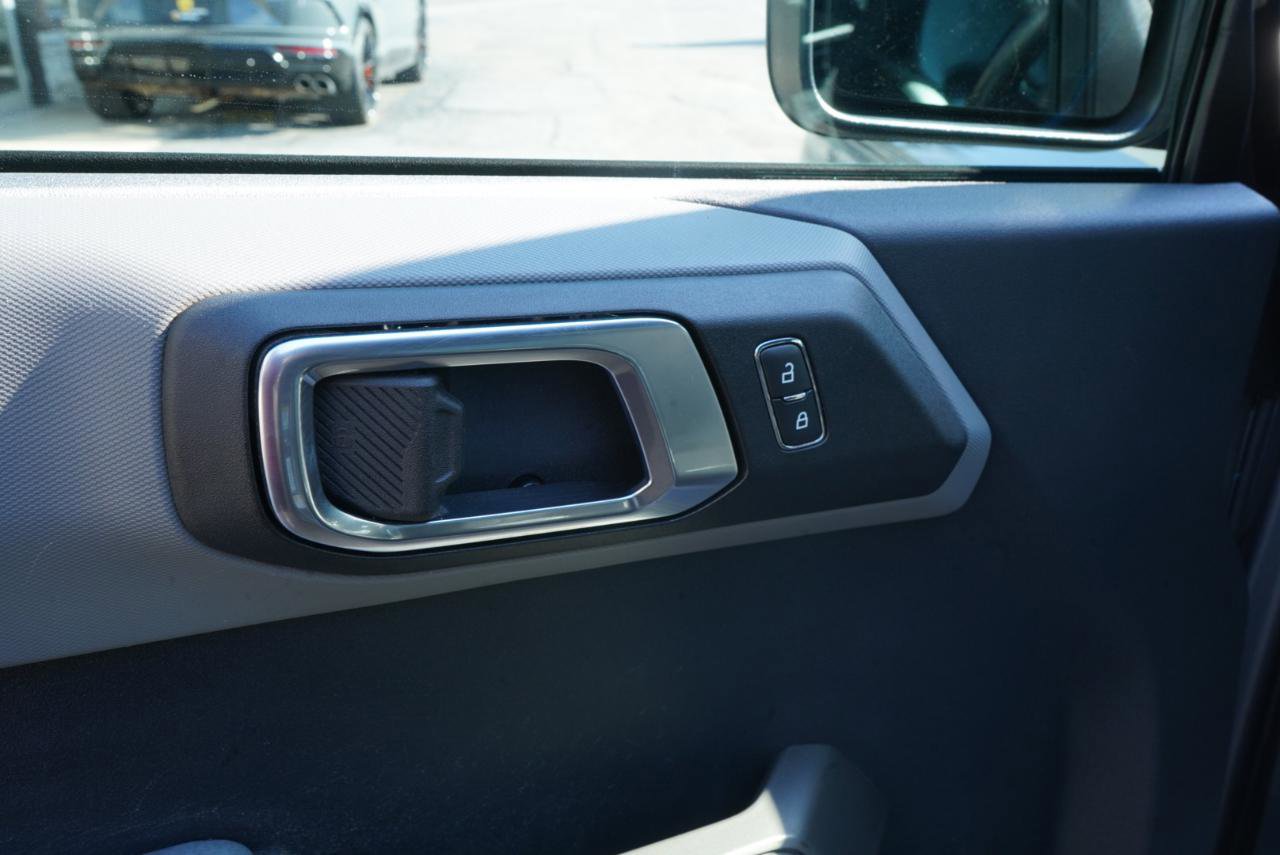 Used 2022 Ford Bronco Black Diamond image 17