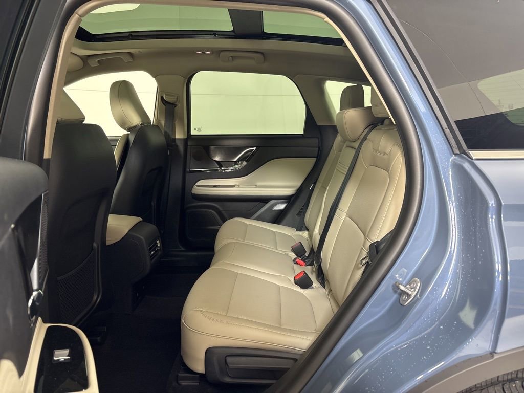 Used 2026 Lincoln Corsair Premiere image 18