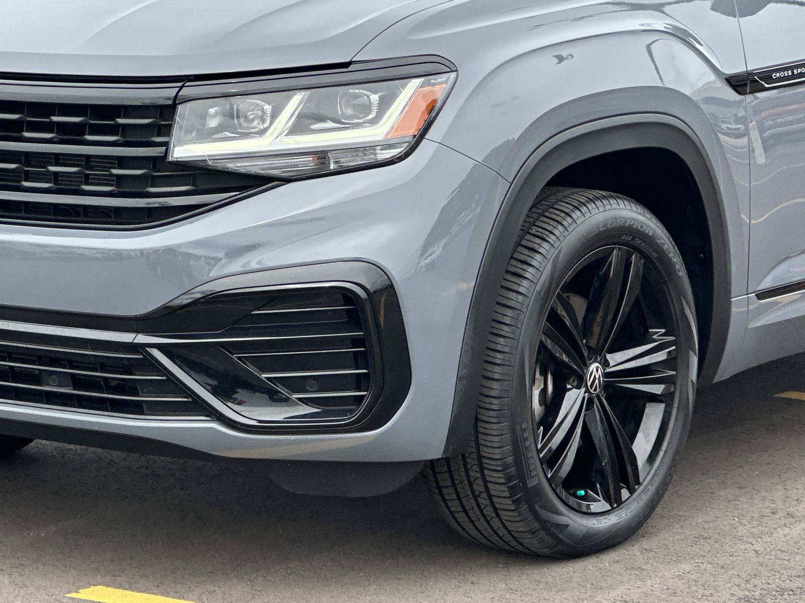 Used 2023 Volkswagen Atlas Cross Sport SEL R-Line AWD/4WD image 7
