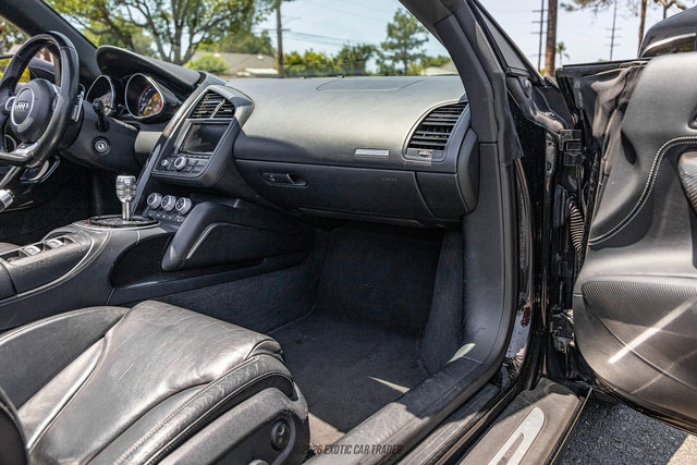 Used 2014 Audi R8 V10 w/ Full Leather Package AWD/4WD image 35
