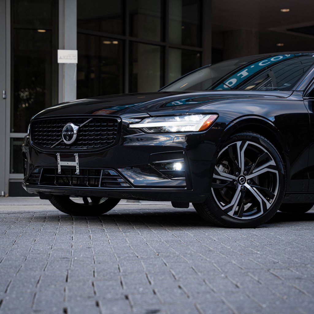 Certified 2025 Volvo S60 B5 Plus image 2