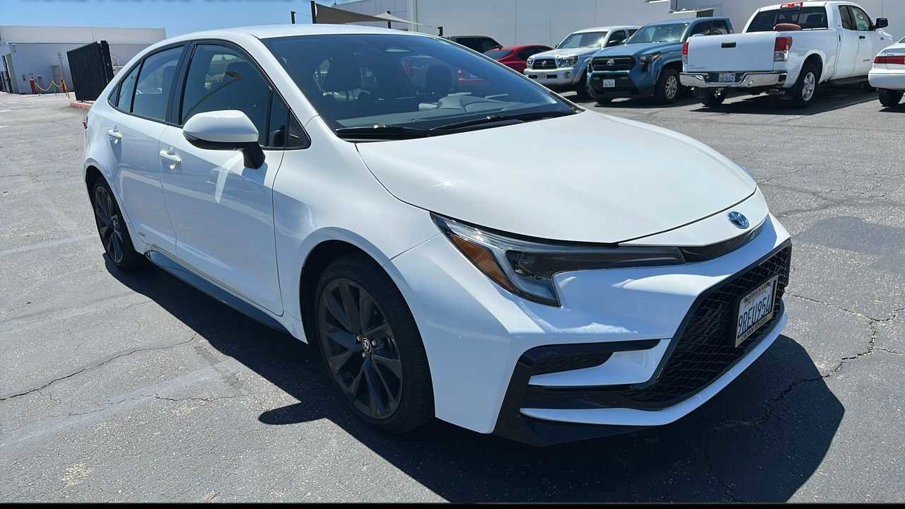 Used 2025 Toyota Corolla SE w/ Convenience Package AWD/4WD image 1