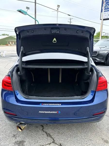 Used 2018 BMW 330i Sedan w/ Convenience Package RWD image 13