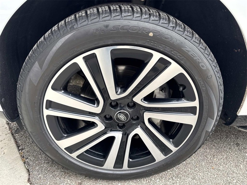 Used 2023 Land Rover Range Rover SE image 12