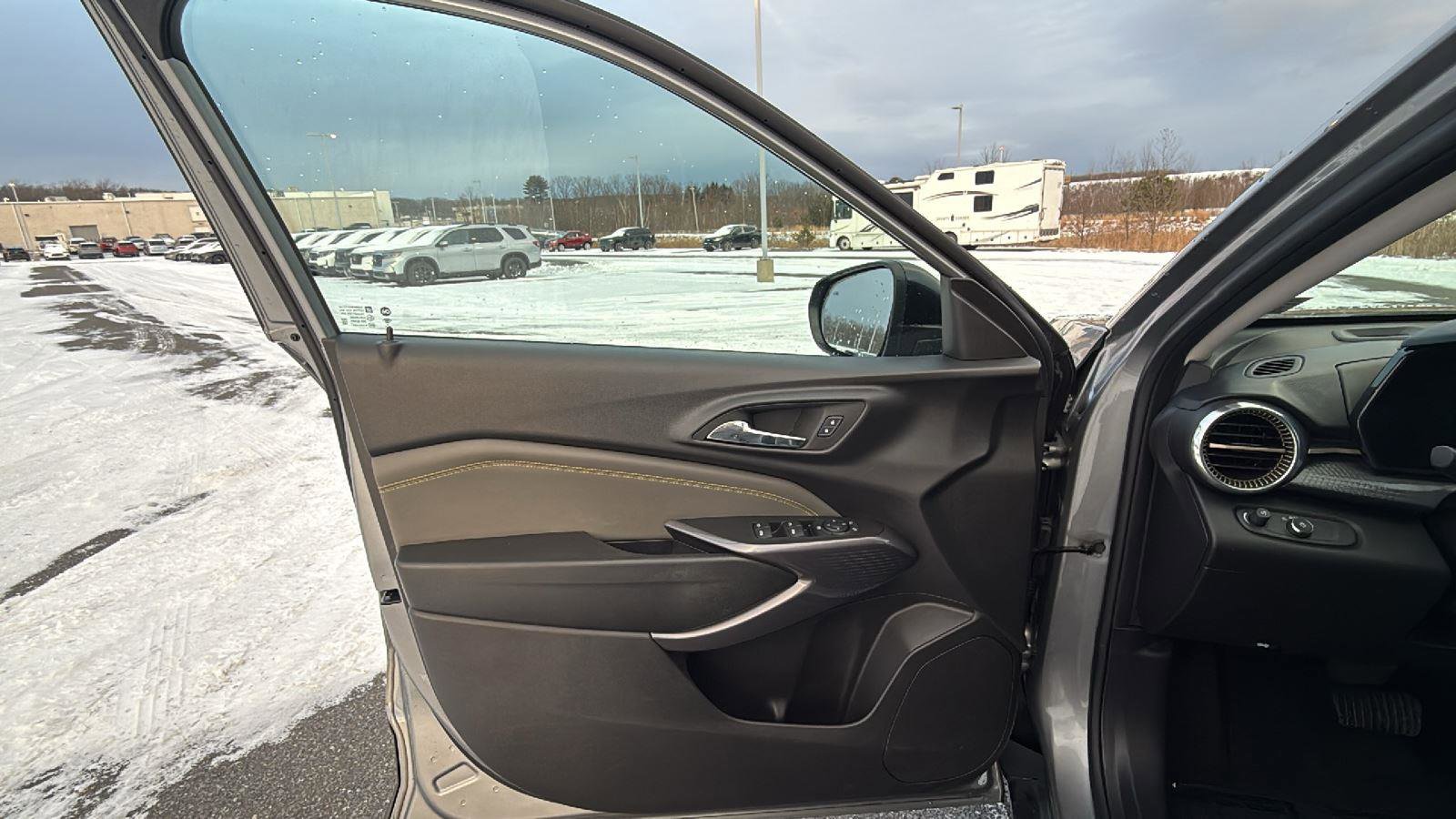 Used 2024 Chevrolet Trax ACTIV w/ Driver Confidence Package image 25