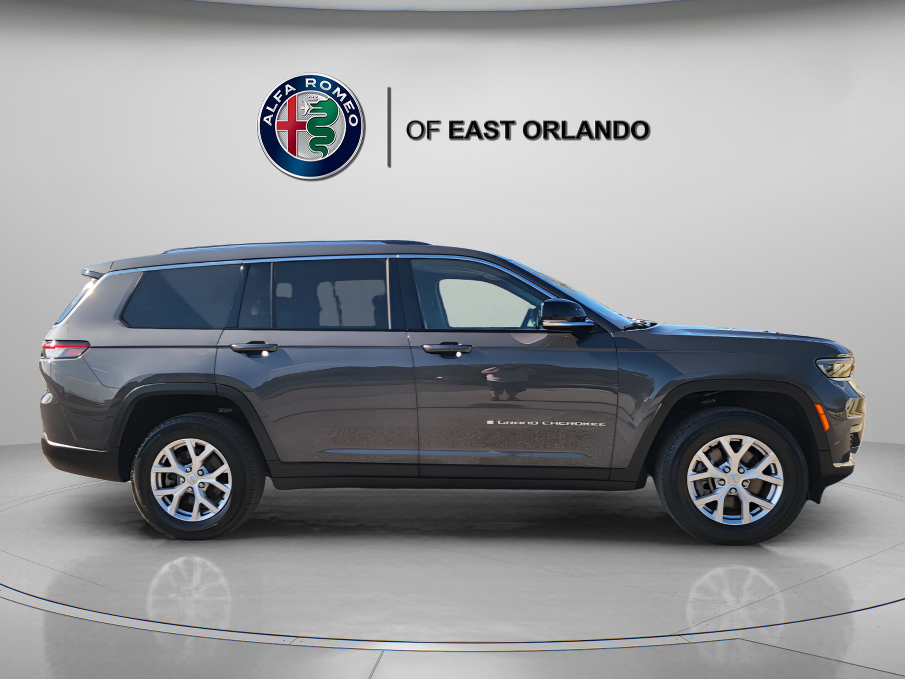 Used 2022 Jeep Grand Cherokee L Limited image 9