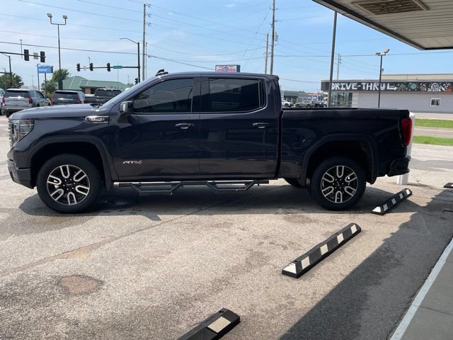 Used 2022 GMC Sierra 1500 AT4 w/ Technology Package AWD/4WD image 3