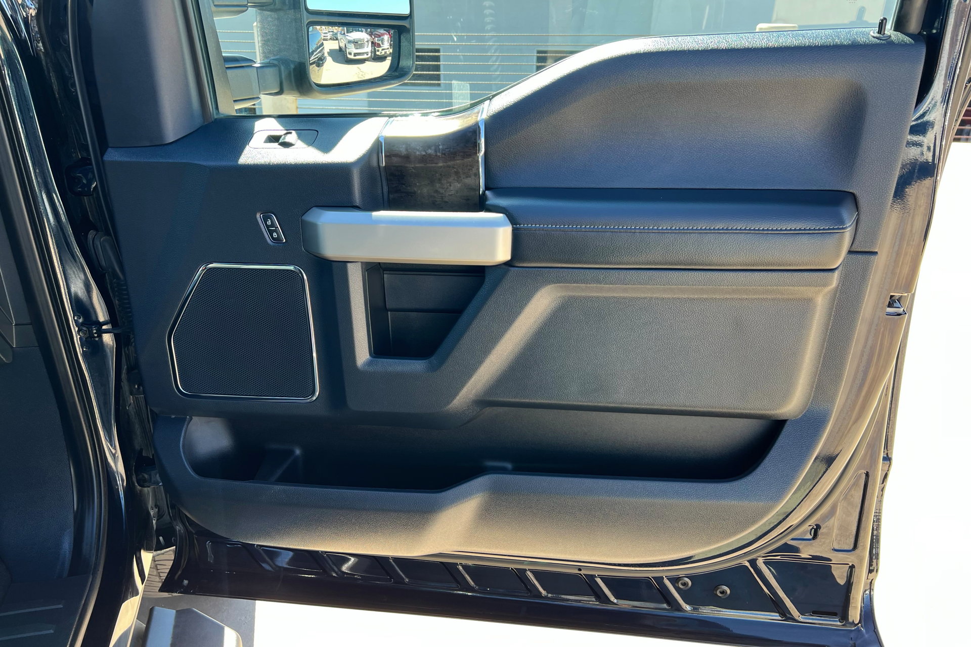 Used 2022 Ford F250 Lariat w/ Lariat Ultimate Package image 22