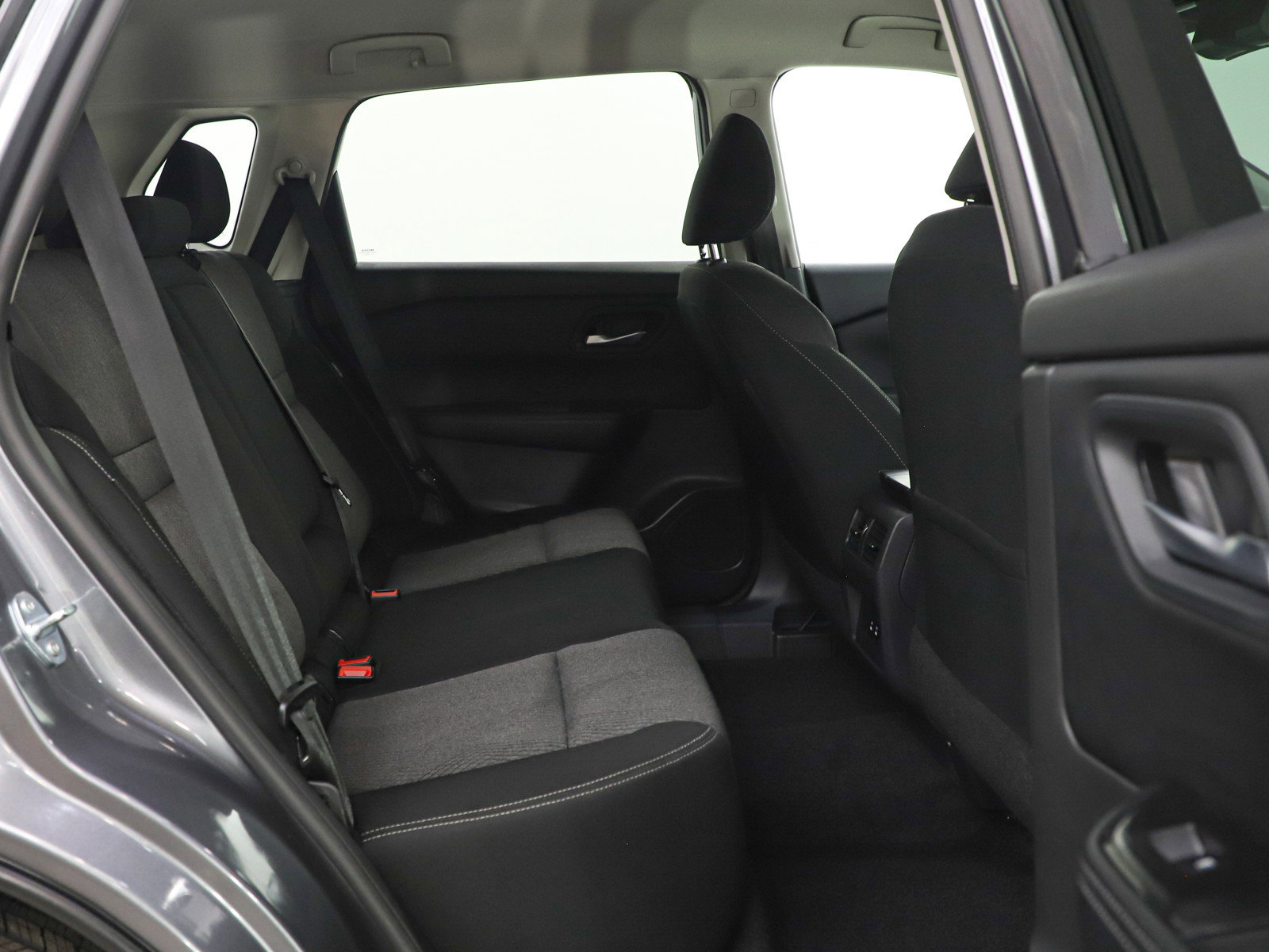 Used 2025 Nissan Rogue SV image 12