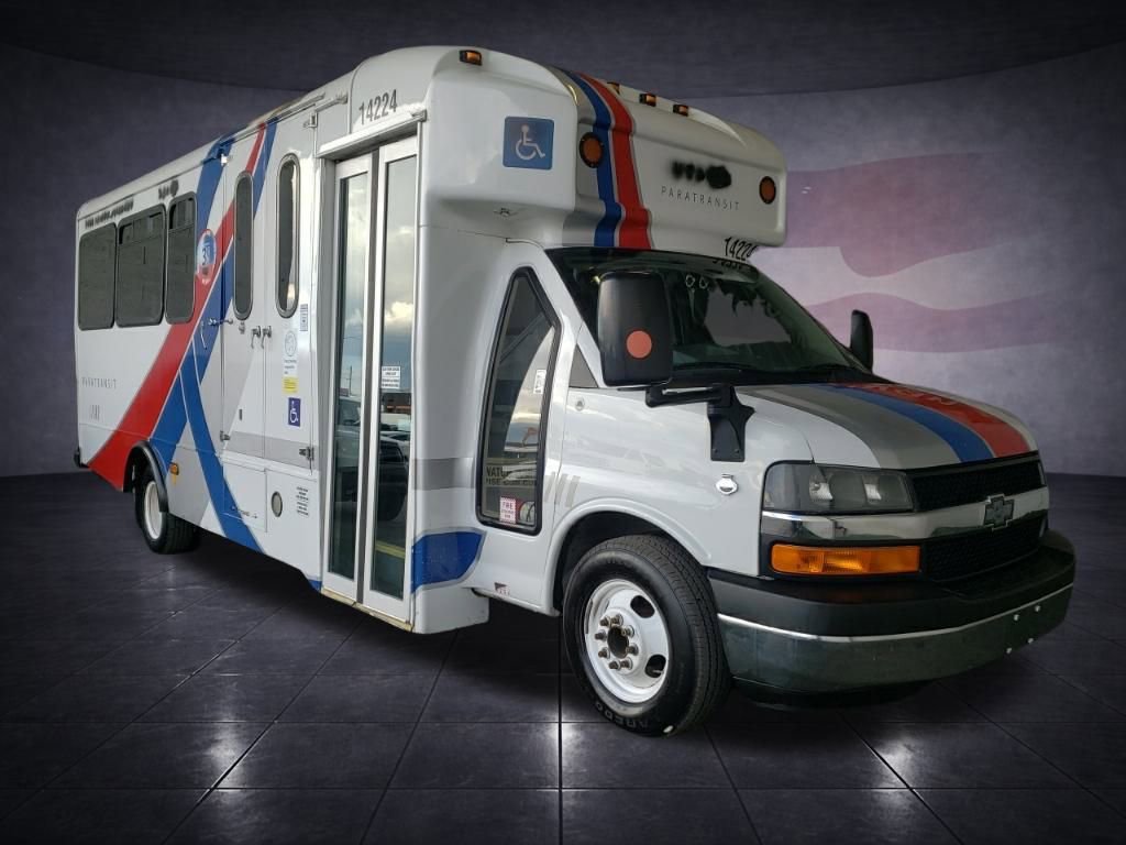 Used 2015 Chevrolet Express 4500 w/ Shuttle Bus Package RWD image 5