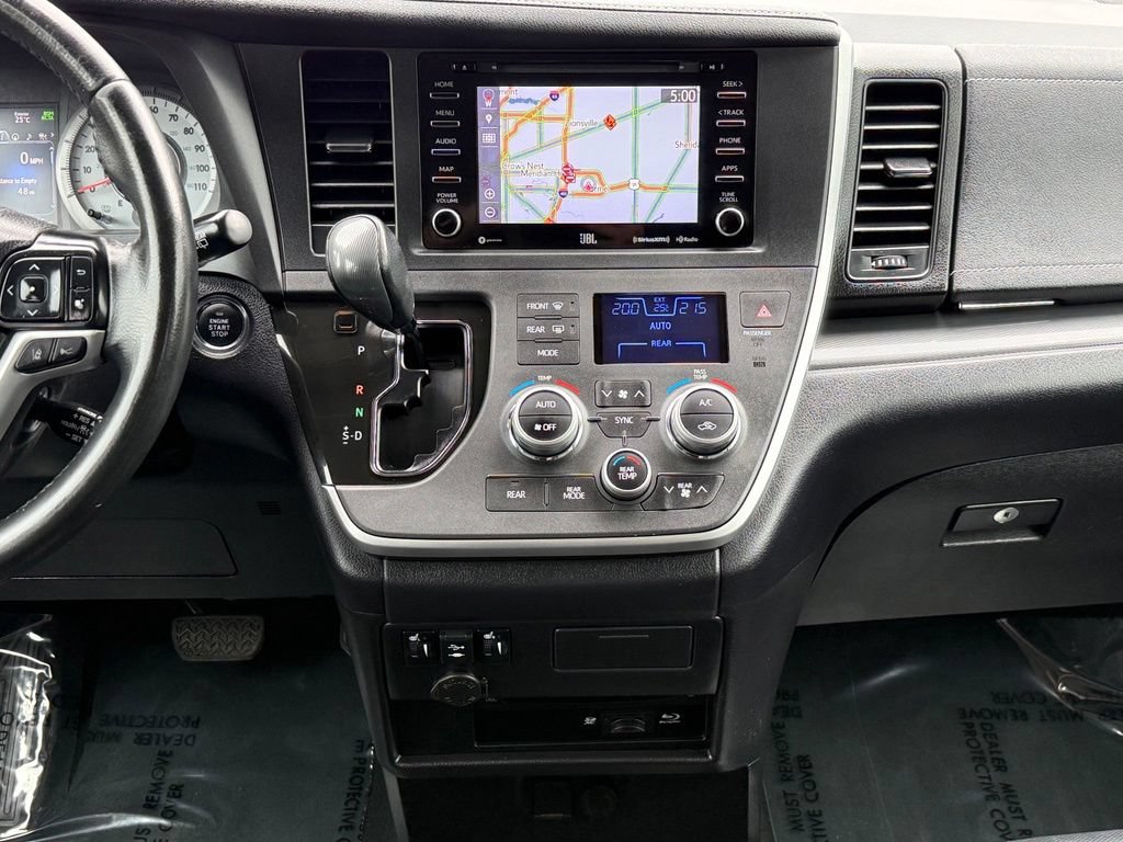 Used 2020 Toyota Sienna SE Premium w/ Nightshade Edition FWD image 34