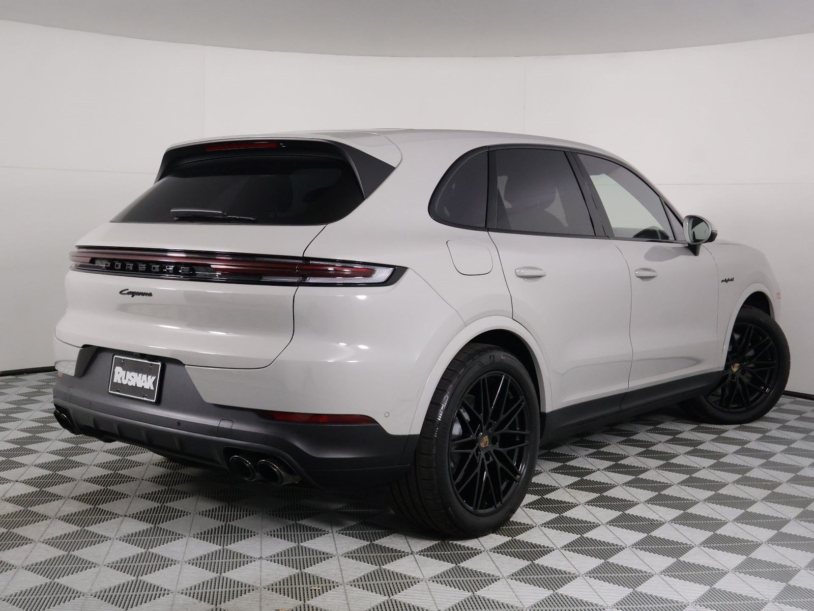Certified 2026 Porsche Cayenne E-Hybrid AWD/4WD image 7