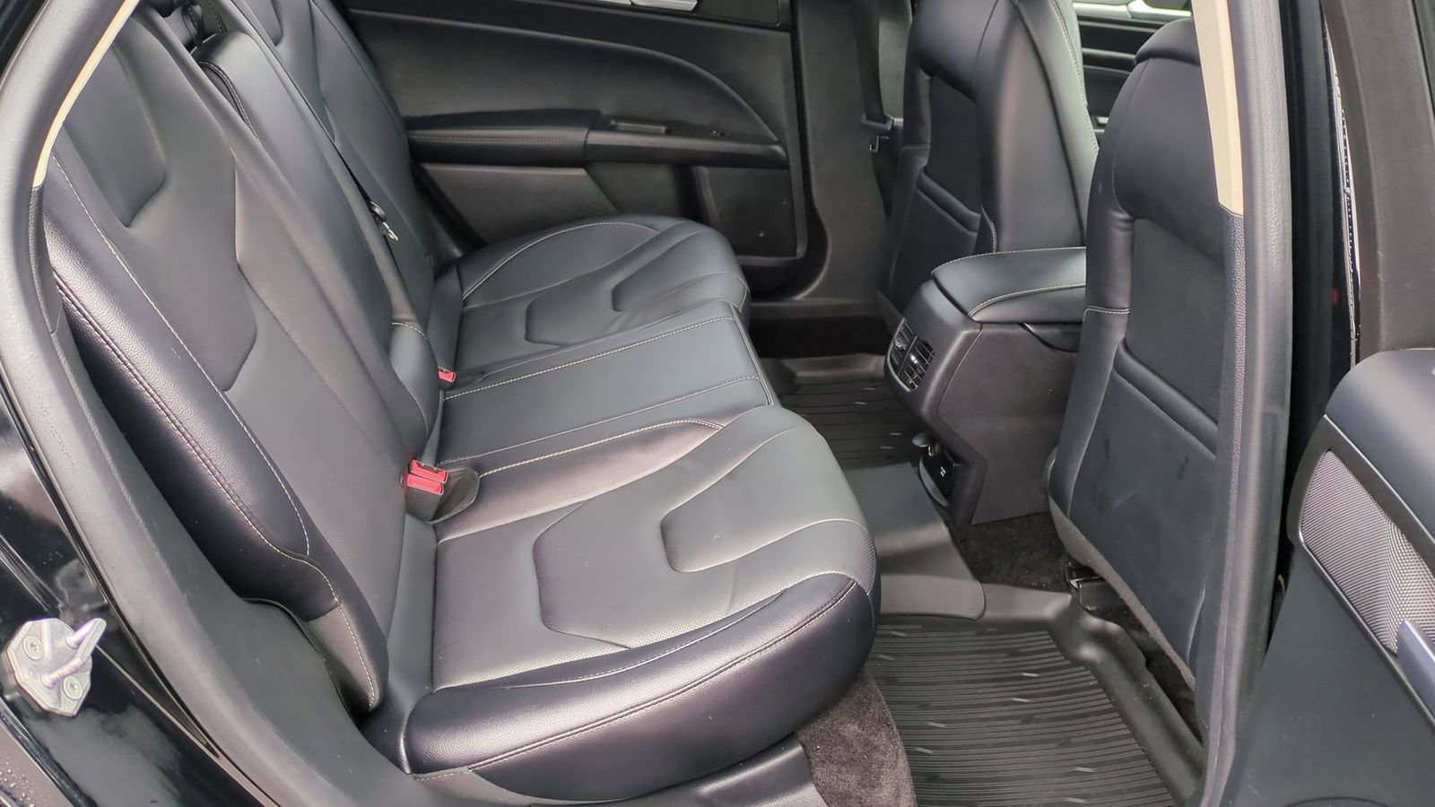 Used 2018 Ford Fusion Titanium image 22