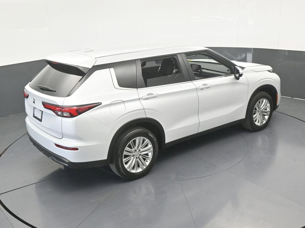 Used 2023 Mitsubishi Outlander ES image 51