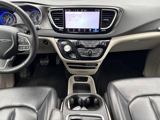 Used 2023 Chrysler Pacifica Touring-L image 15