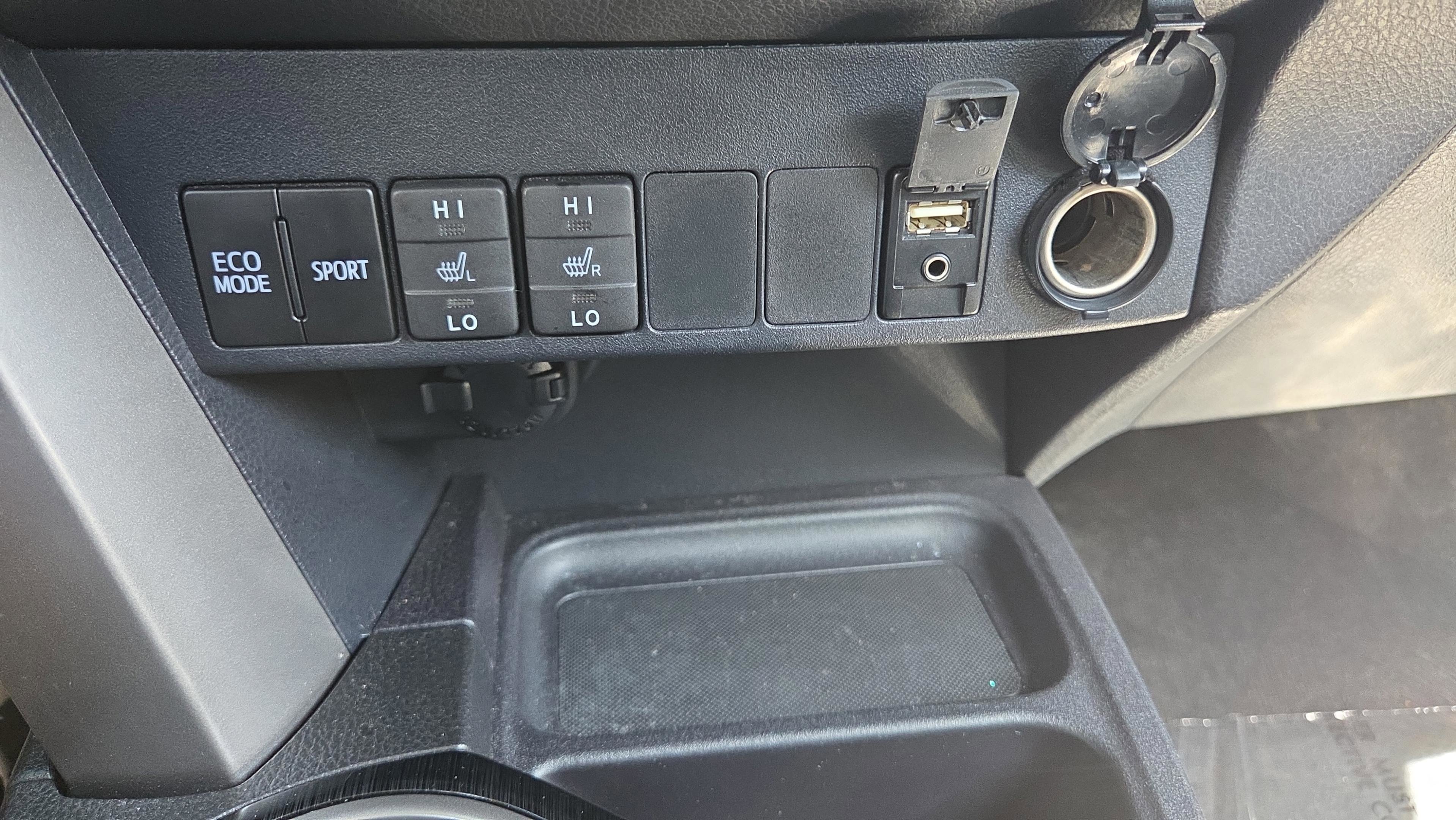Used 2016 Toyota RAV4 Limited FWD image 35