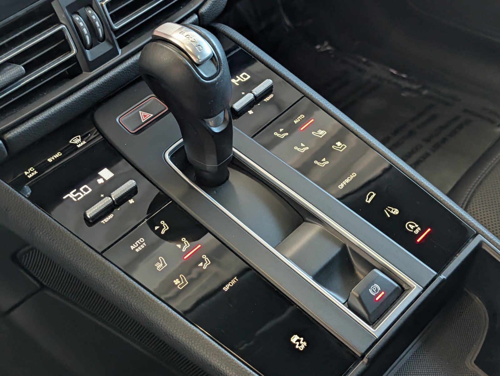 Used 2023 Porsche Macan Turbo AWD/4WD image 25