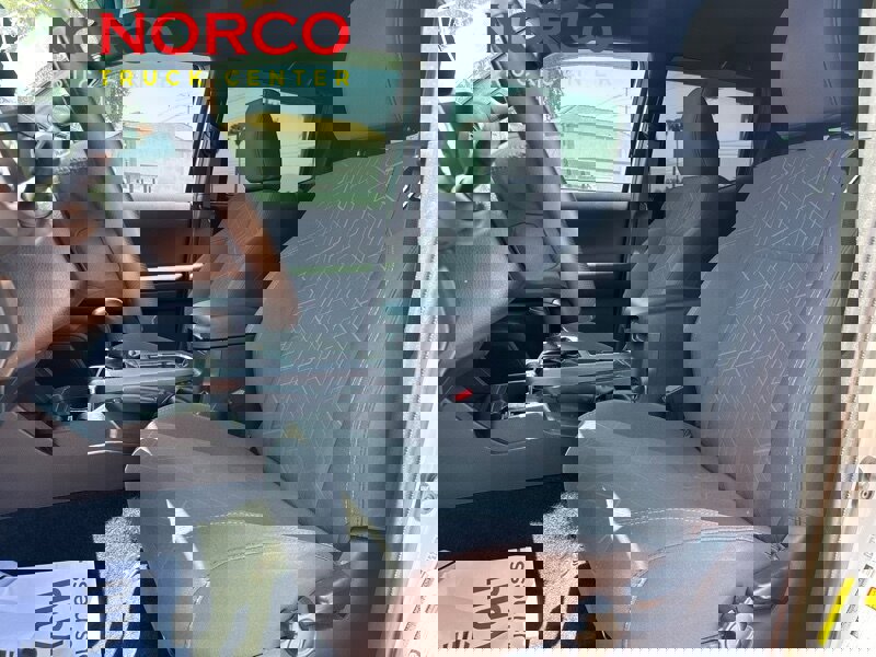 Used 2018 Toyota Tacoma TRD Sport w/ Technology Package image 20