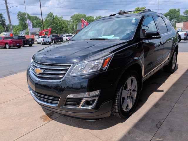 Used 2017 Chevrolet Traverse LT w/ Style and Technology Package AWD/4WD image 3