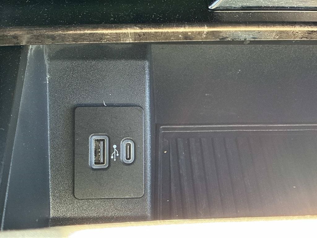 Used 2022 Ford F250 Lariat w/ Black Appearance Package AWD/4WD image 36