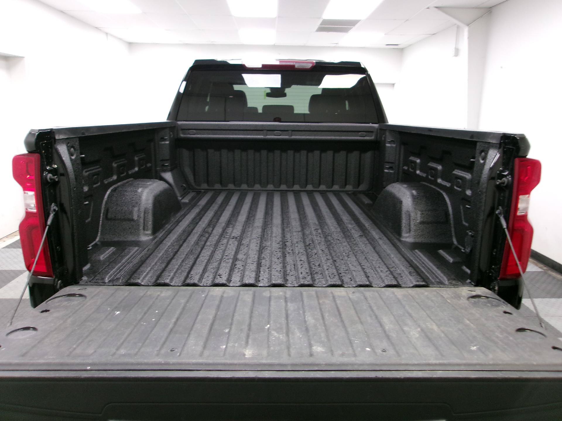 Used 2023 Chevrolet Silverado 1500 RST w/ Z71 Off-Road Package AWD/4WD image 11
