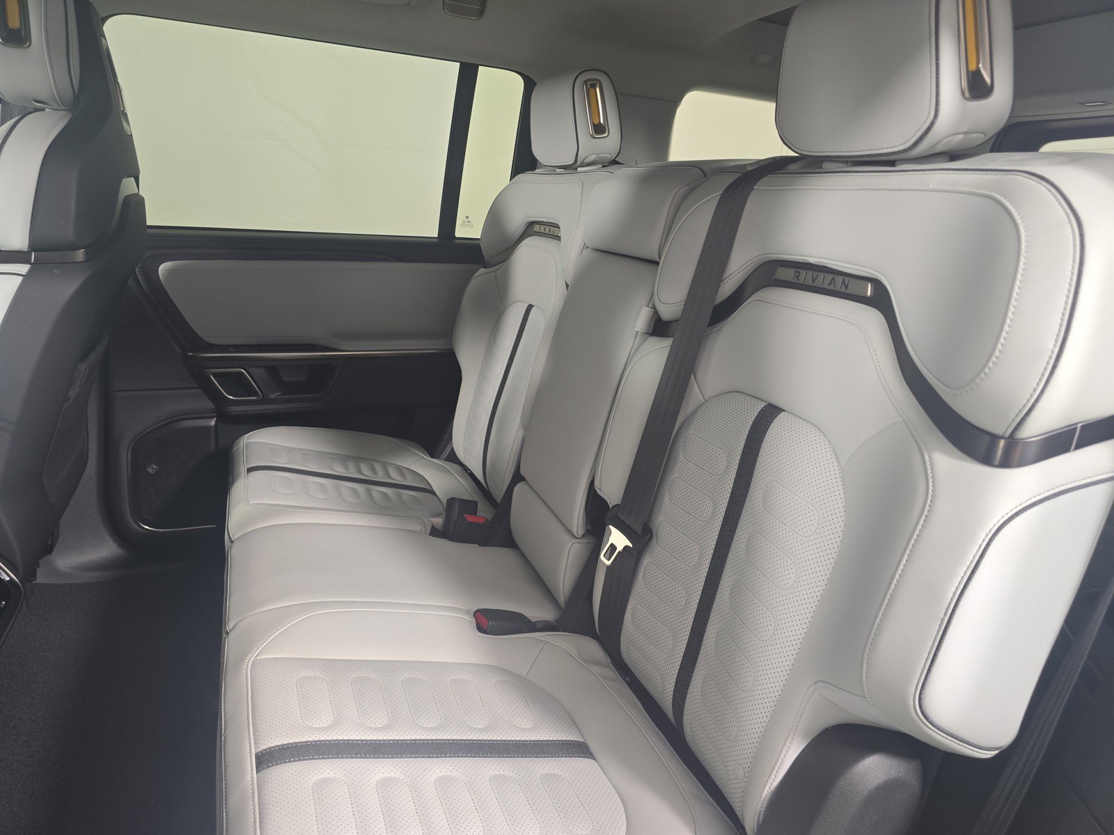 Used 2024 Rivian R1S Adventure AWD/4WD image 21