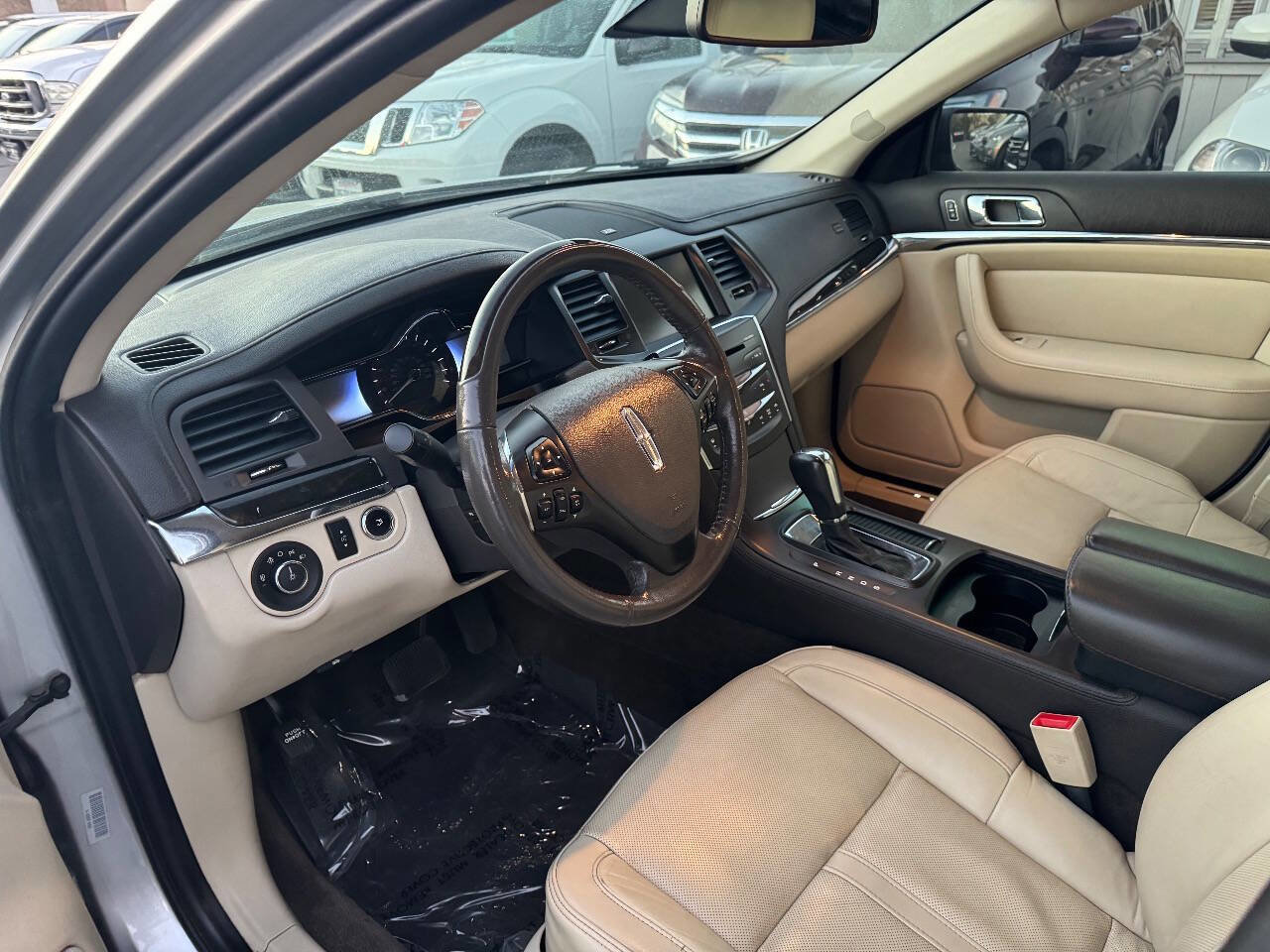 Used 2013 Lincoln MKS image 12