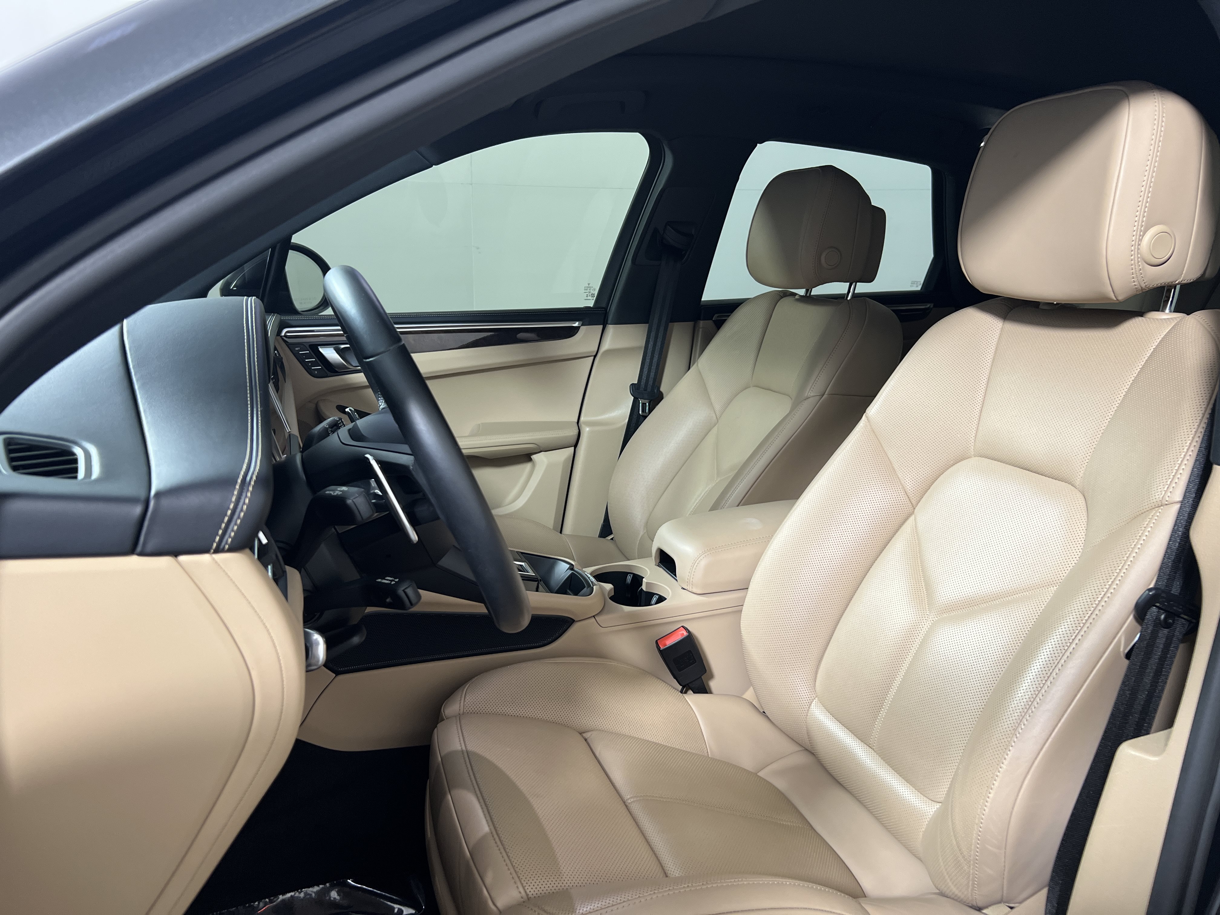 Certified 2024 Porsche Macan S AWD/4WD image 5