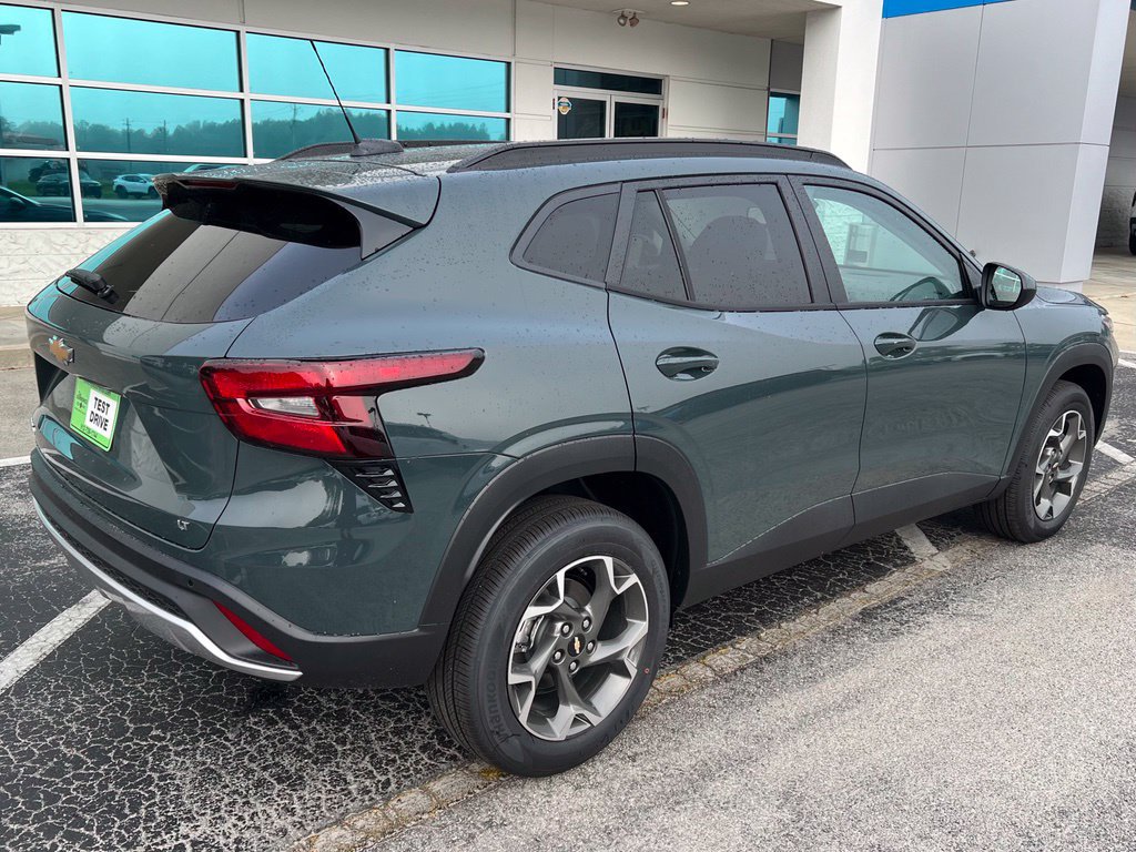 New 2026 Chevrolet Trax LT w/ Driver Confidence Package FWD image 4