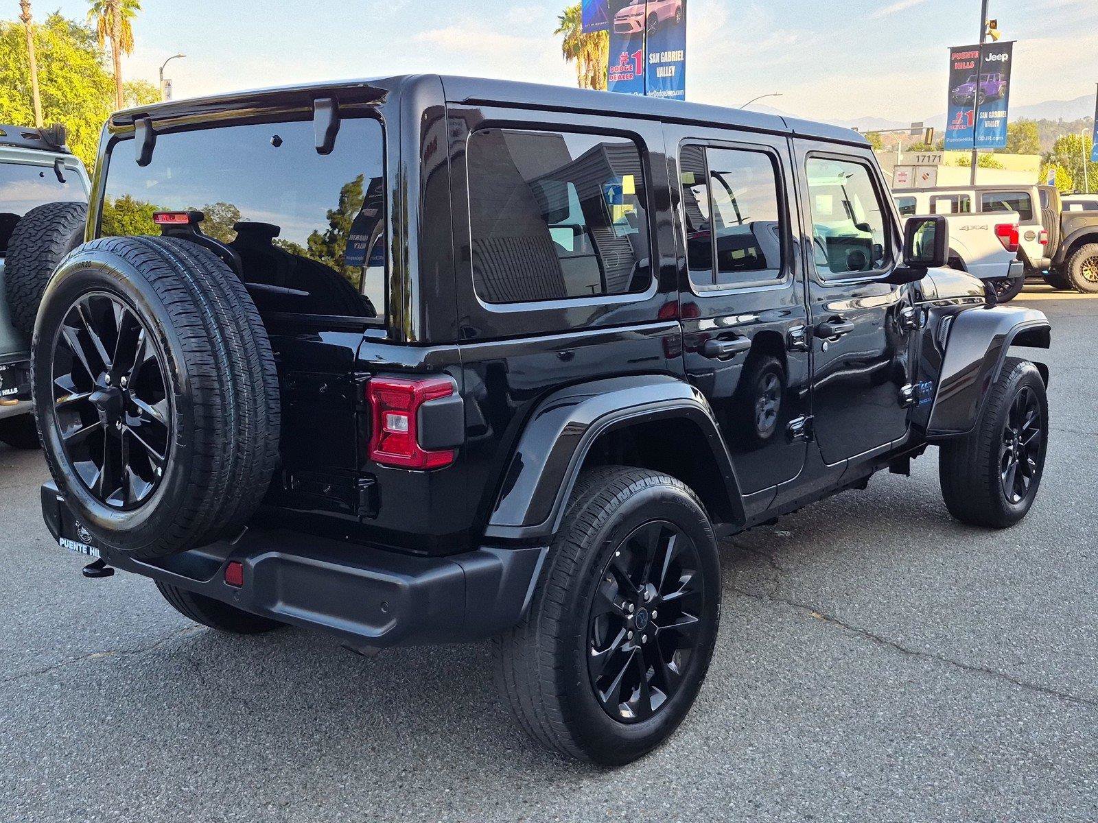 Certified 2025 Jeep Wrangler Unlimited Sahara w/ Safety Group AWD/4WD image 7