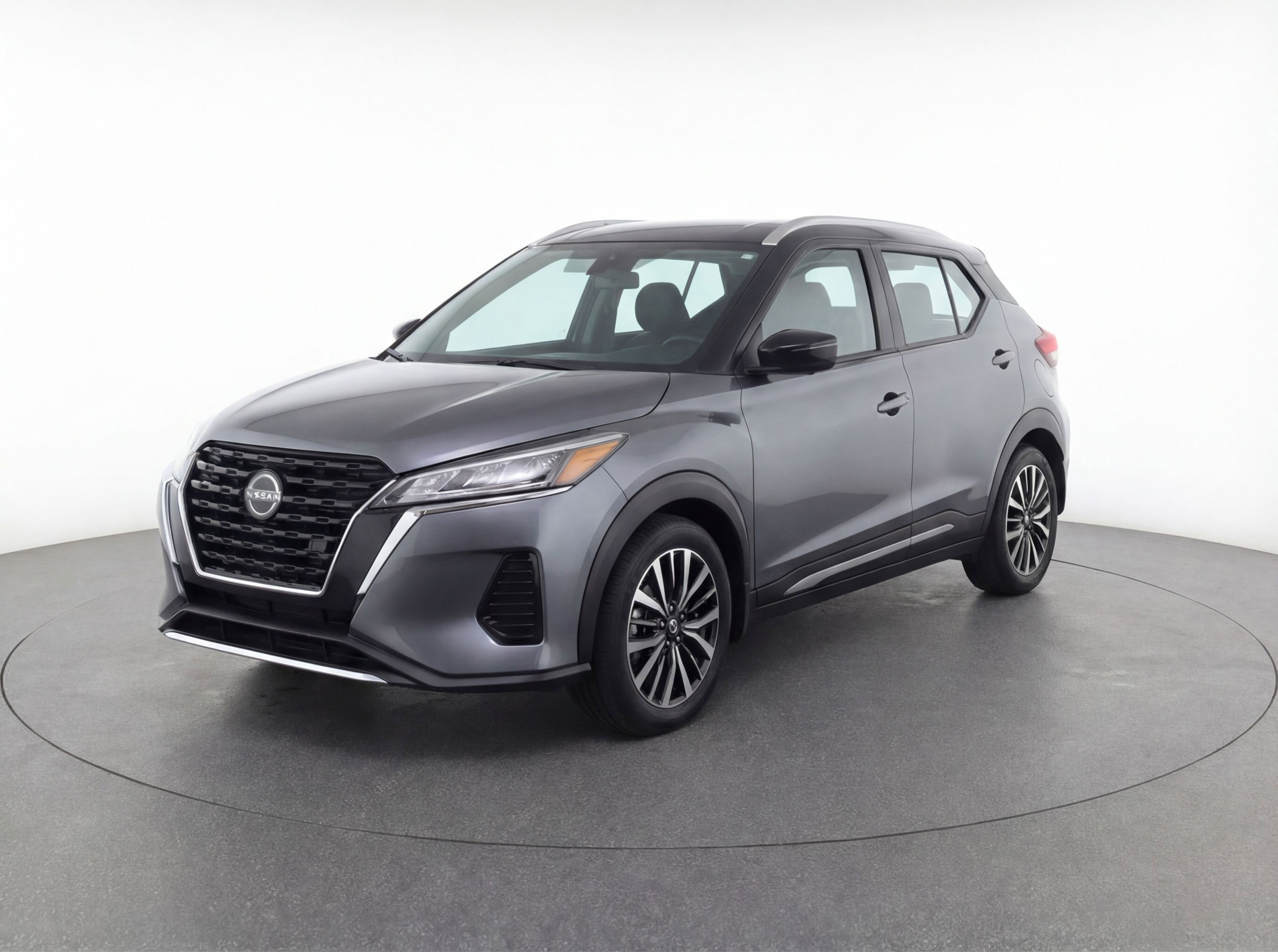 Used 2024 Nissan Kicks SV image 3