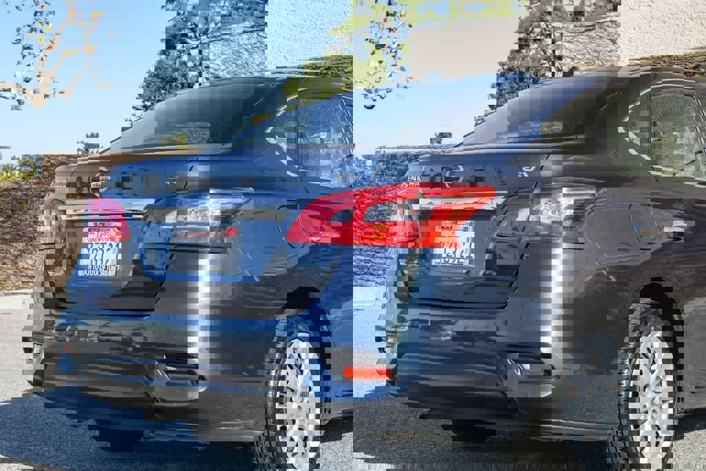 Used 2016 Nissan Sentra SV image 6