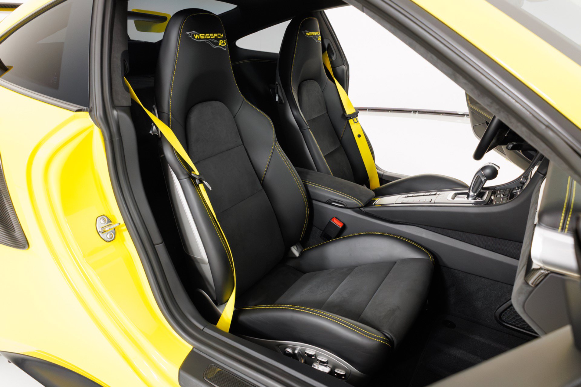 Used 2018 Porsche 911 GT2 RS w/ Weissach Package RWD image 39