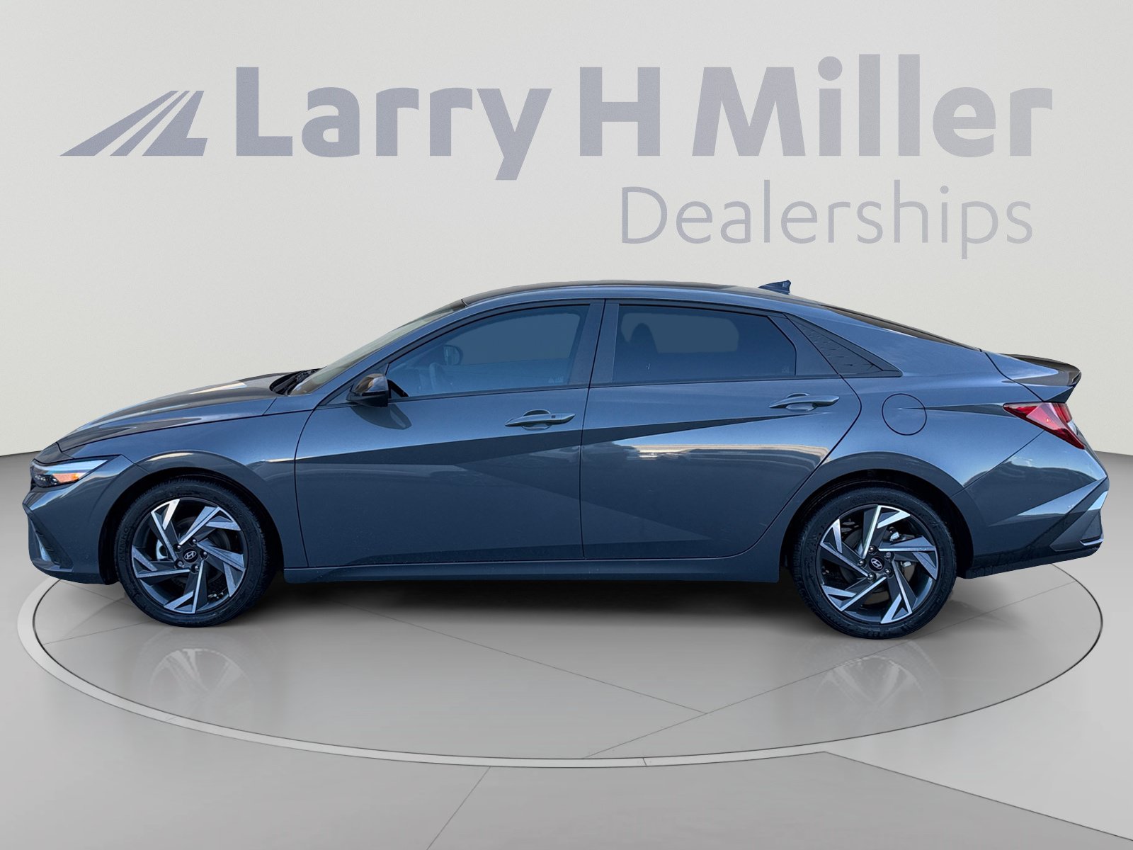 Certified 2025 Hyundai Elantra Sport FWD image 2