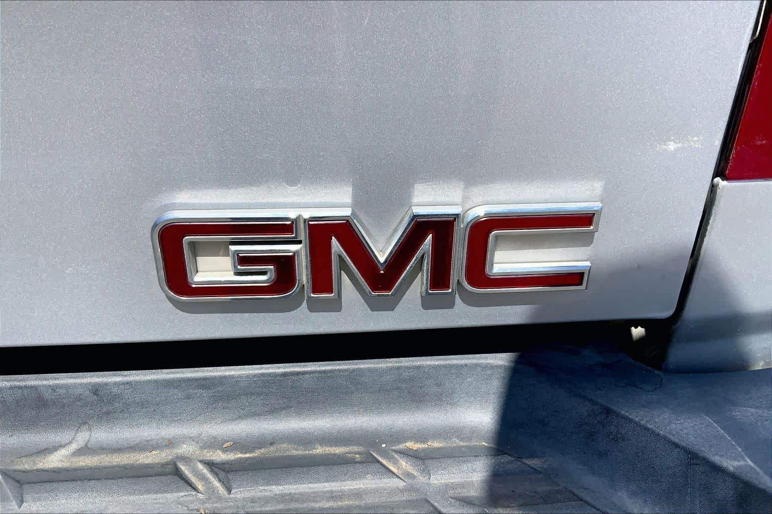 Used 2014 GMC Sierra 2500 SLT w/ Suspension Package, Off-Road AWD/4WD image 29