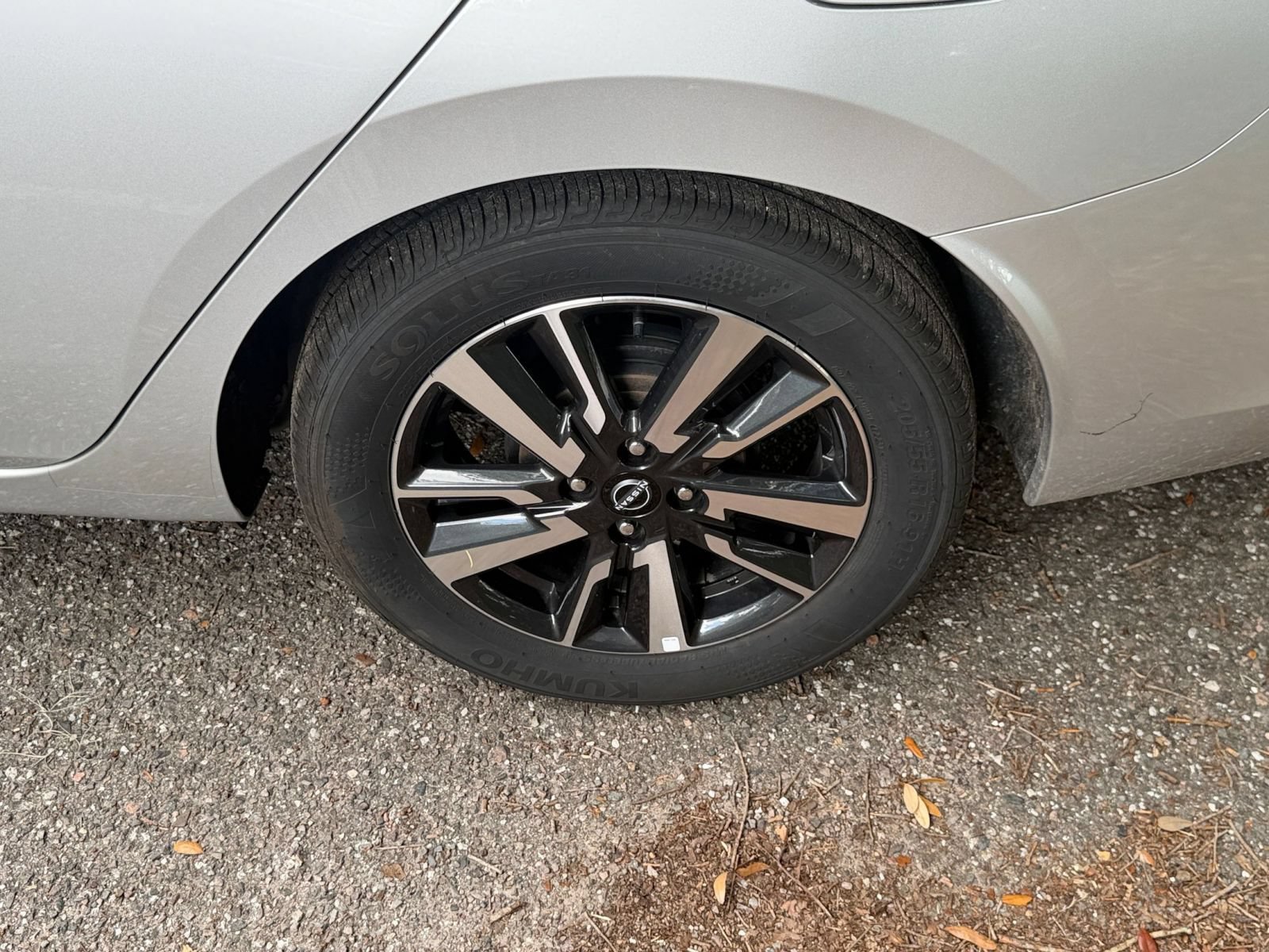 Used 2025 Nissan Versa SV FWD image 27