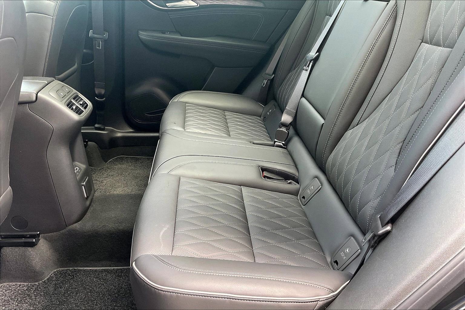 Used 2023 Buick Envision Avenir AWD/4WD image 19