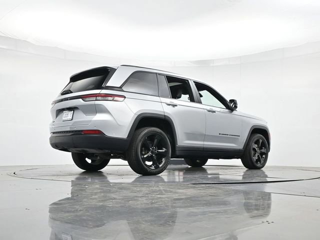 Used 2024 Jeep Grand Cherokee Altitude image 29