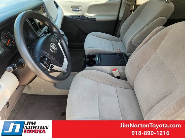 Used 2017 Toyota Sienna LE FWD image 14