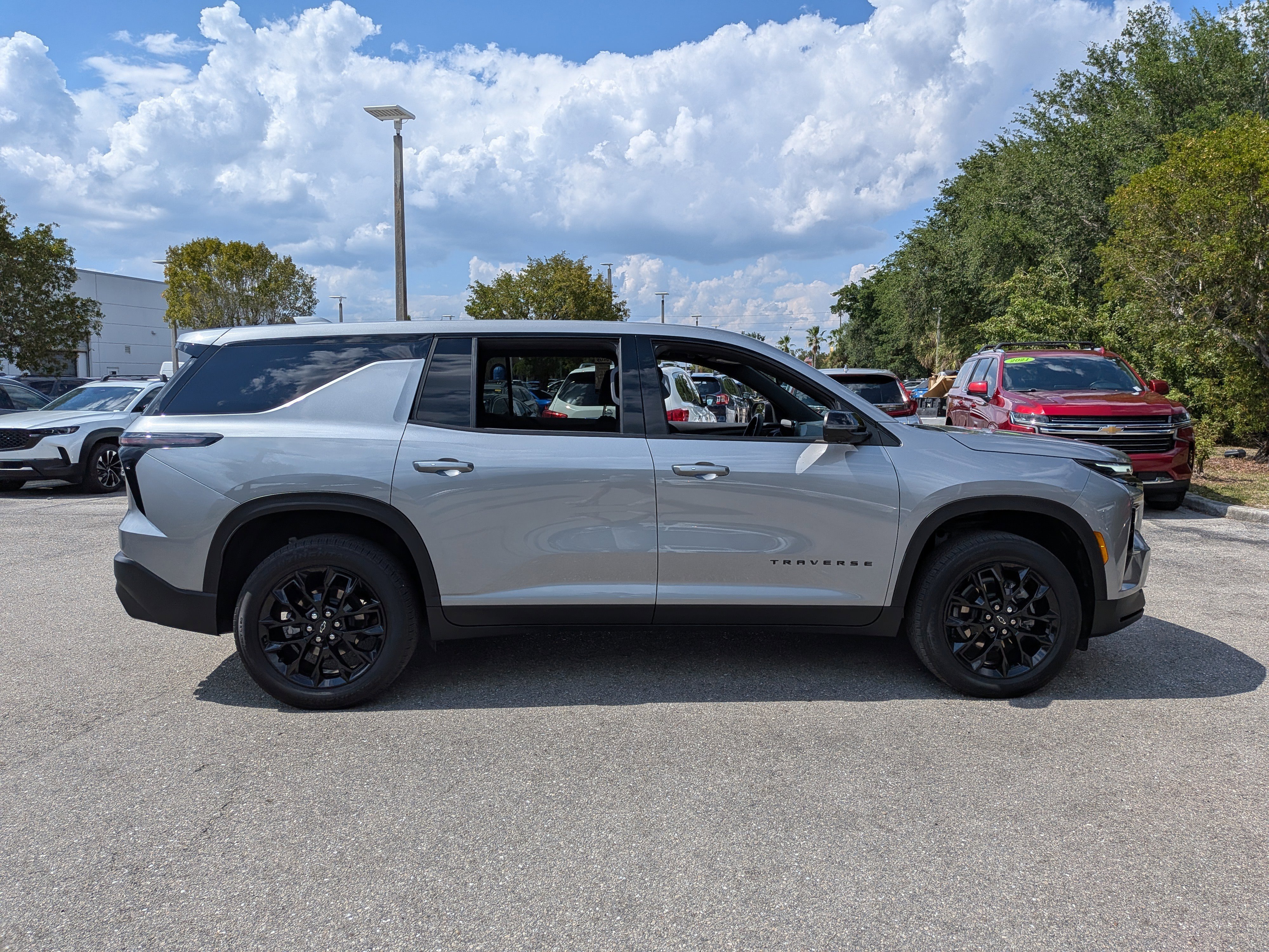 Used 2024 Chevrolet Traverse LS w/ Midnight/Sport Edition FWD image 2