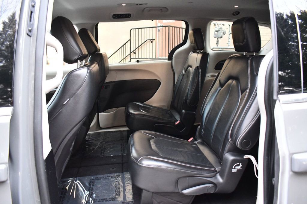 Used 2022 Chrysler Pacifica Touring-L image 29