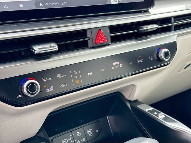 Used 2025 Kia Sorento S image 18