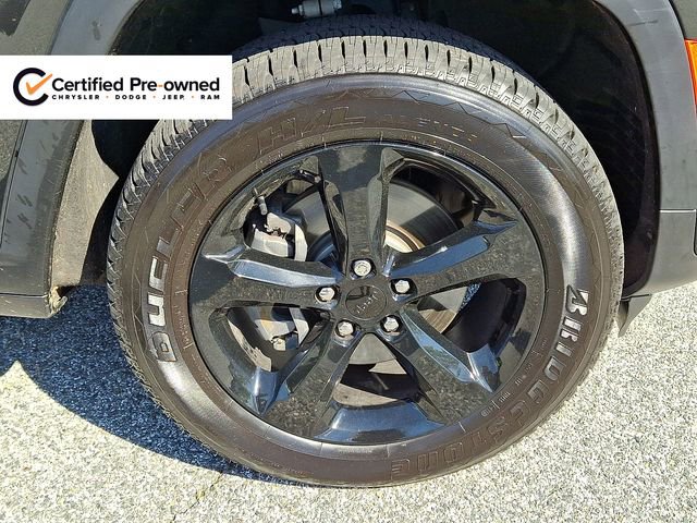 Used 2023 Jeep Grand Cherokee L Limited w/ Black Appearance Package AWD/4WD image 8