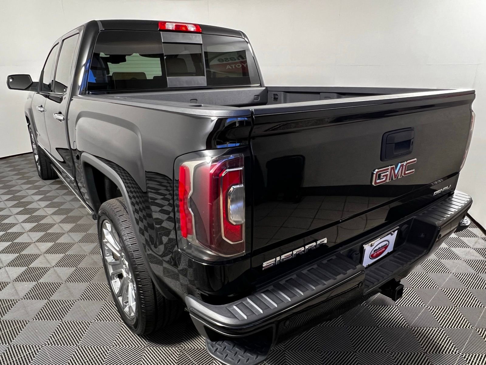 Used 2017 GMC Sierra 1500 Denali w/ Denali Ultimate Package AWD/4WD image 7